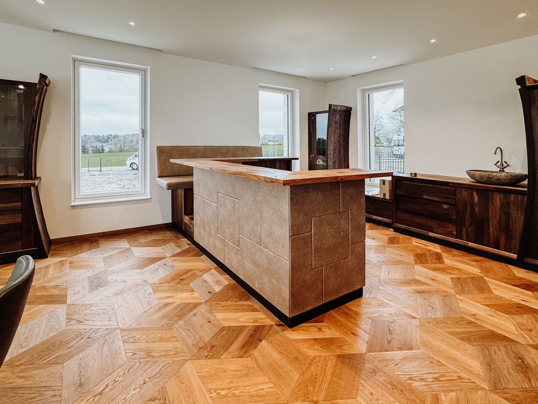 Barra con superficie de madera de Stammdesign en una bodega