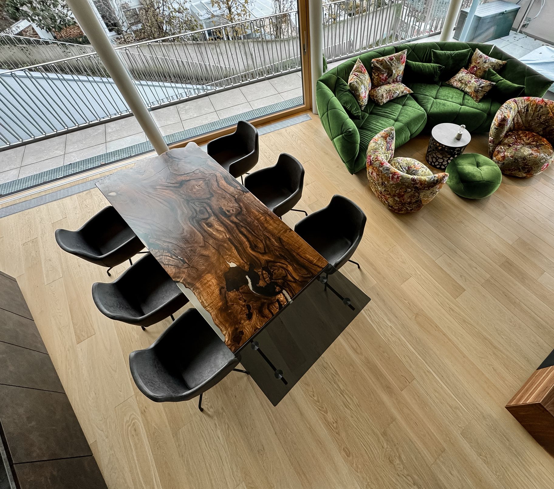 Esstisch aus Schwarznuss mit integriertem Glaselement von Stammdesign