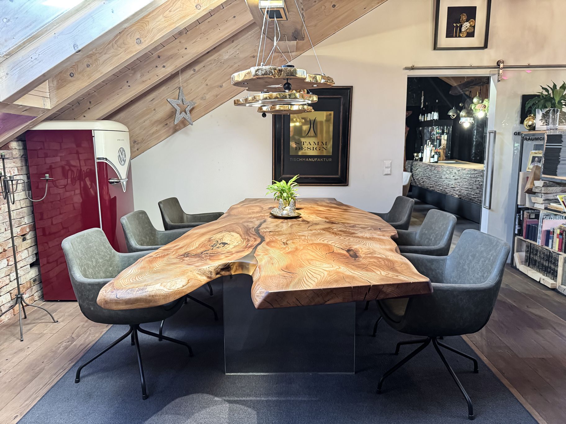 Solid elm dining table with organic shape and transparent glass legs
