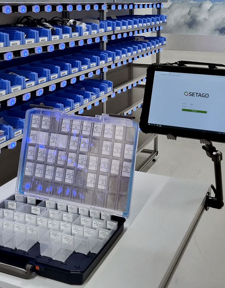 Order picking with Pick by Light system from shelves