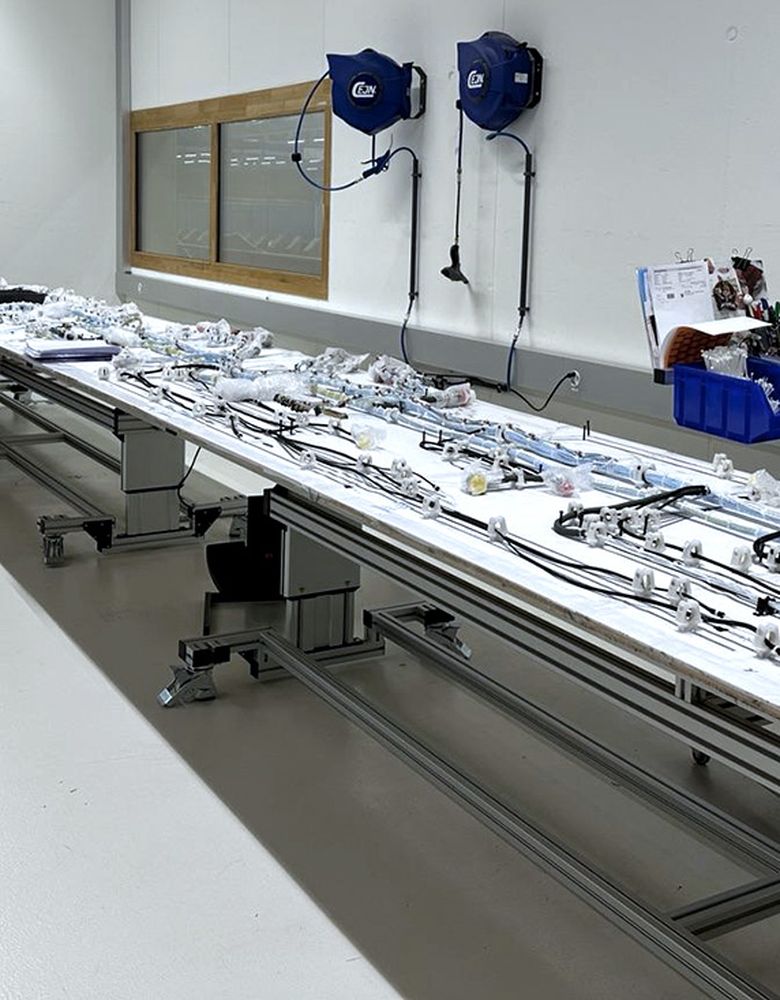 Modular workbenches made from aluminium profiles