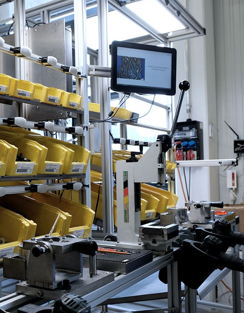 Lean workstation with press-in device