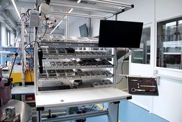 Workstation with press-in station