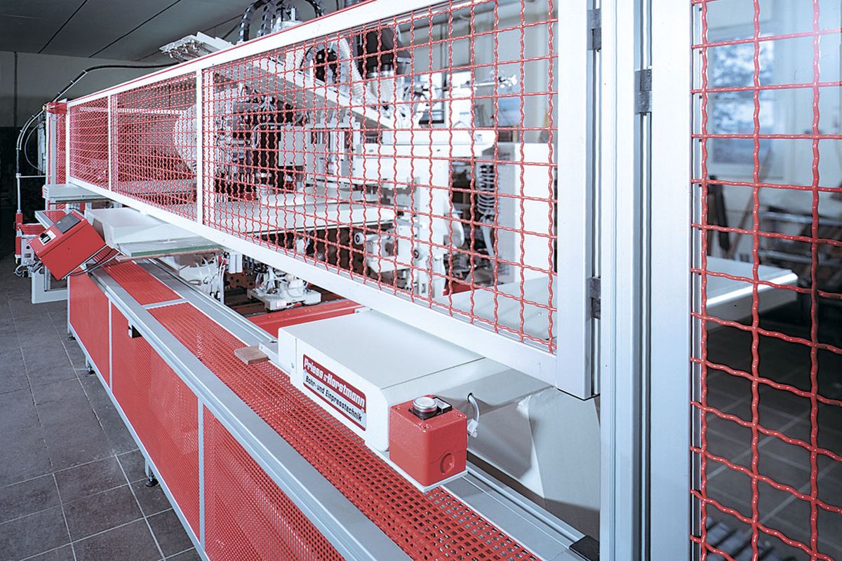 Safety guard made of aluminium profiles