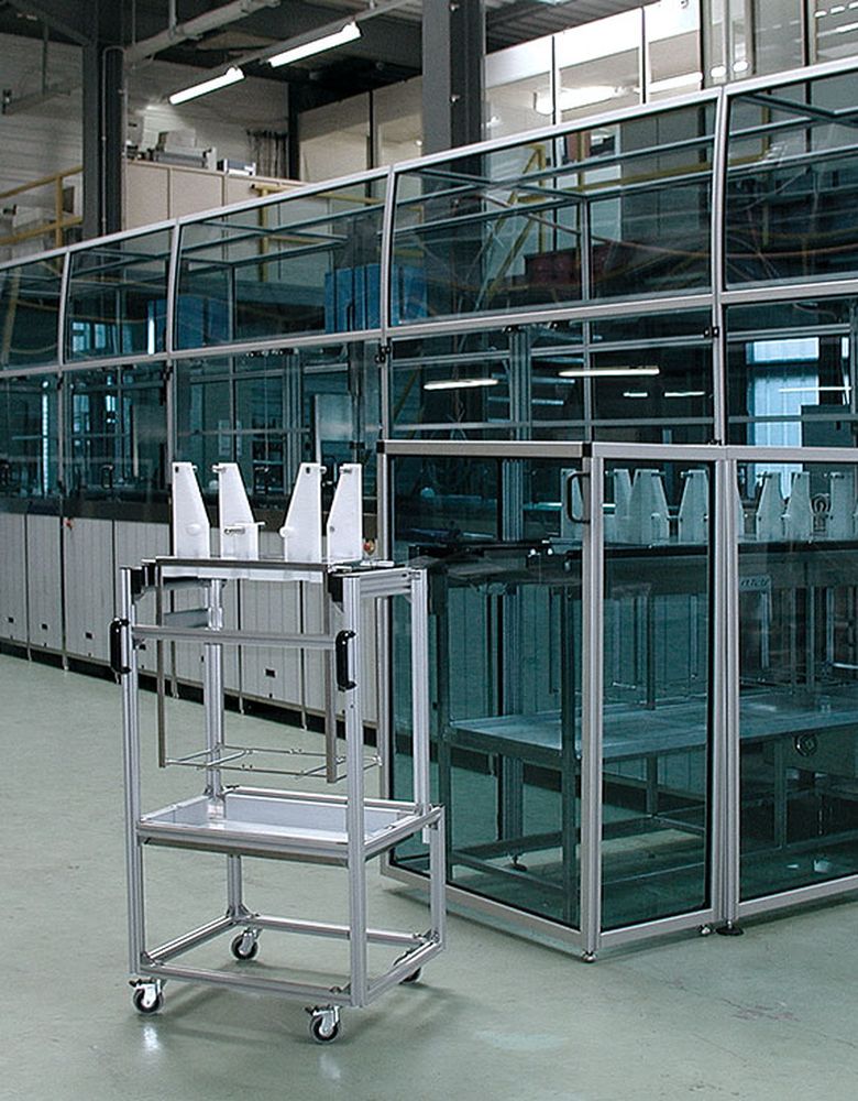 Machine enclosure with curved aluminium profiles and plexiglas panes