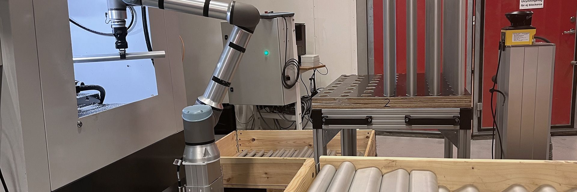 Automated machine loading of a CNC machine with a highly adjustable cobot