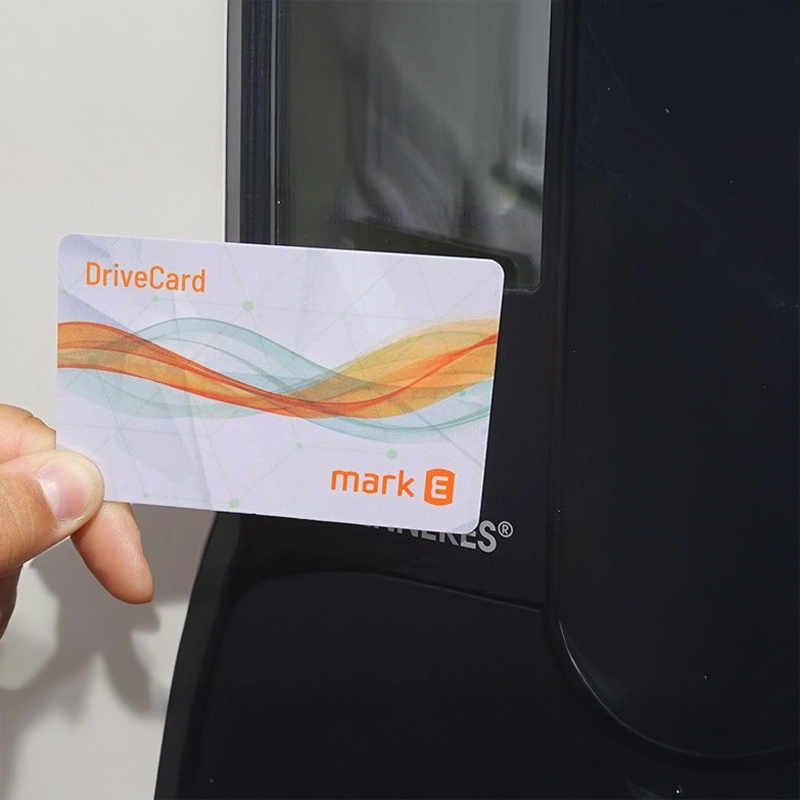 DriveCard von Mark-E wird zum Freischalten einer E-Ladesäule verwendet