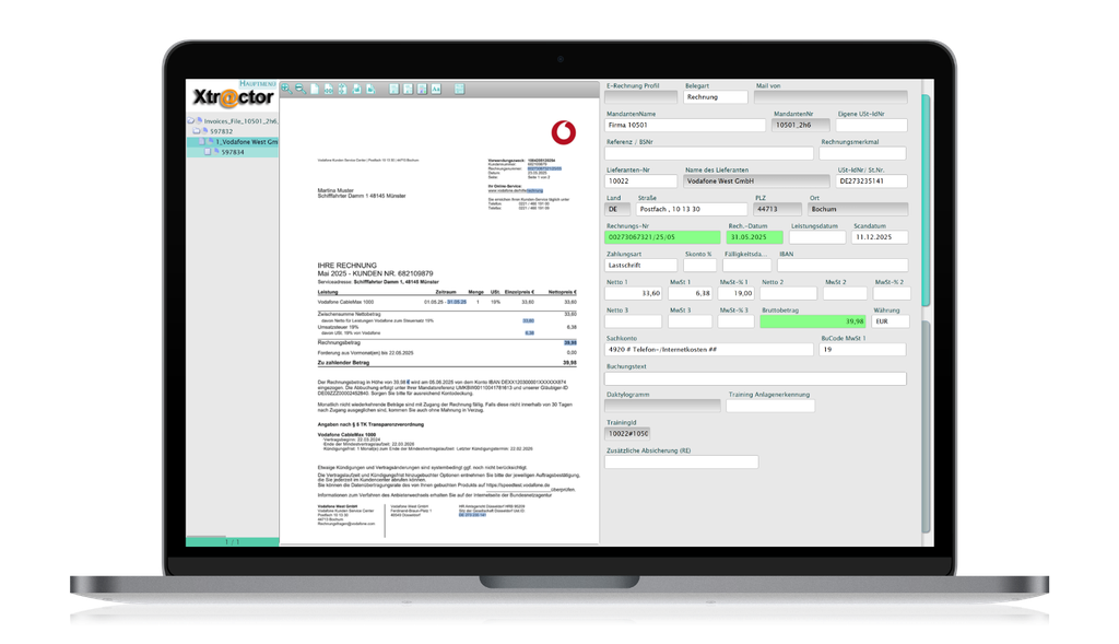 Ein Laptop-Bildschirm, auf dem eine Rechnungsverwaltungssoftware mit verschiedenen Feldern für Rechnungsdaten, Datumsangaben und Nummern sowie einer Dokumentenvorschau auf der linken Seite angezeigt wird.