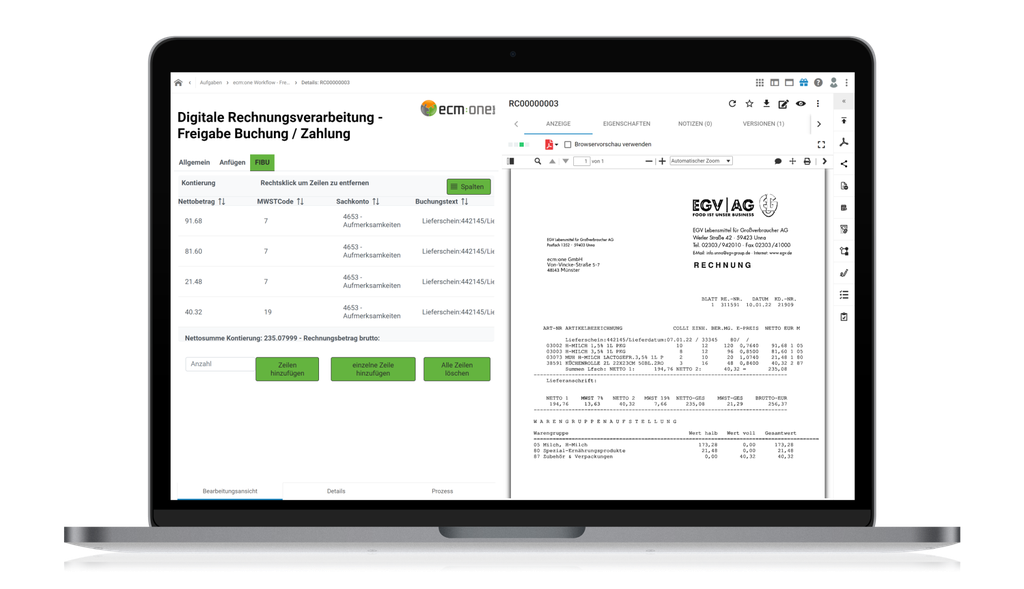 Laptop, auf dem eine Software zur Rechnungsbearbeitung zu sehen ist, mit einer digitalen Rechnung auf der rechten Seite und einem Formular zur Dateneingabe auf der linken Seite.