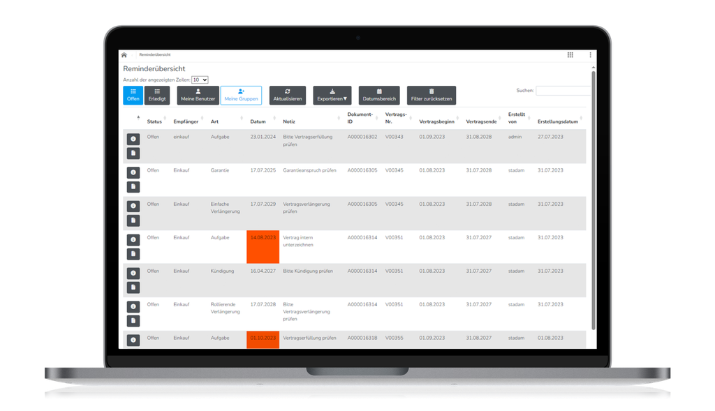 Laptop, auf dem ein Dashboard zur Erinnerungsverwaltung mit verschiedenen Spalten angezeigt wird, darunter Status, Kunde, Datum und Vertragsdetails.