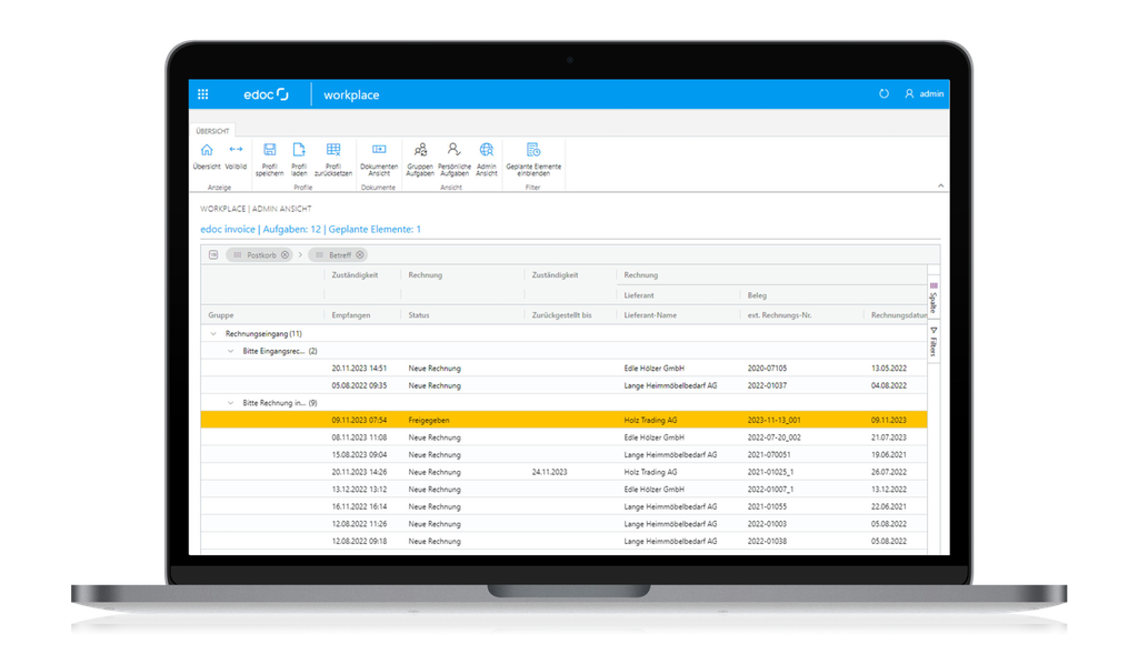Laptop, auf dem eine Software-Oberfläche mit dem Titel „edoc” und einem Dokumentenmanagementsystem angezeigt wird, das eine Liste von Rechnungen und zugehörige Details enthält.