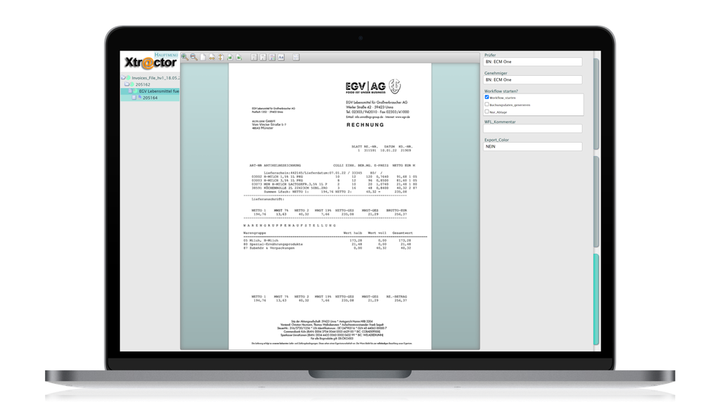 Ein Laptop, auf dem in der Benutzeroberfläche eines Dokumentenbetrachters ein PDF-Dokument mit verschiedenen Tabellen und Text angezeigt wird, das den Titel „Rechnung“ trägt.