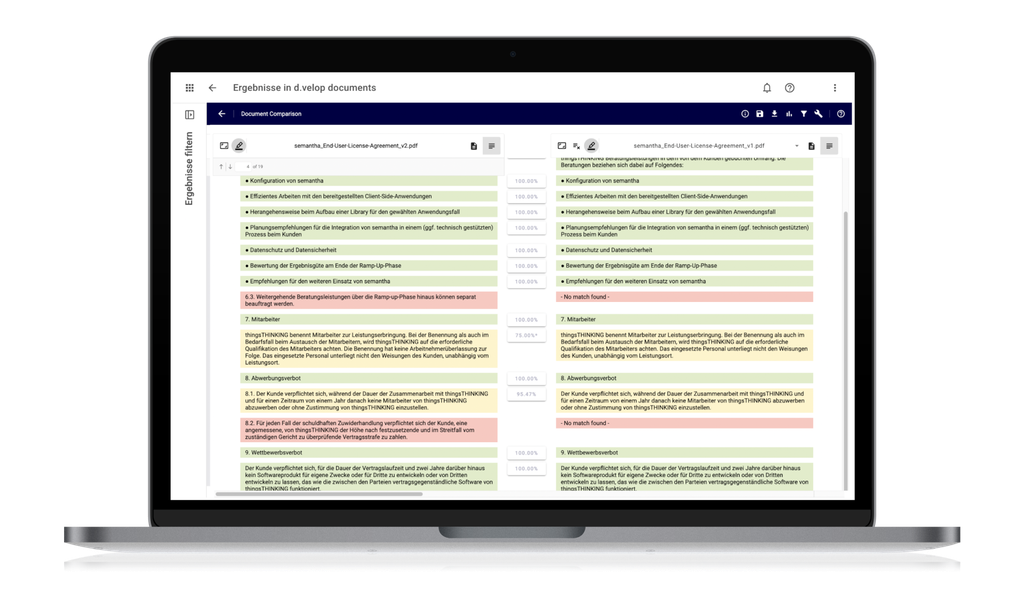 Laptop, auf dem ein Dokumentenvergleich im geteilten Bildschirm angezeigt wird, wobei Textunterschiede grün und rot hervorgehoben sind.