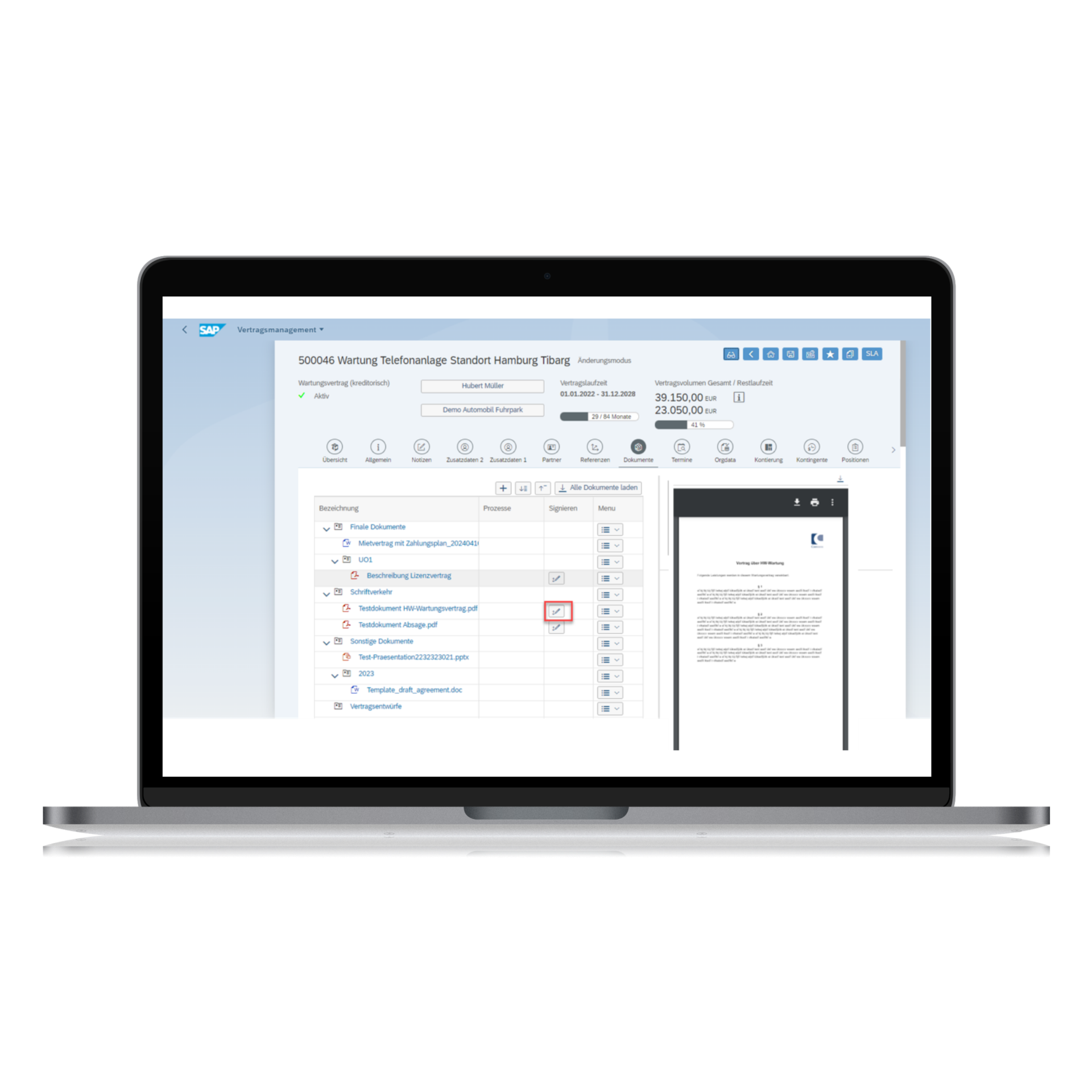 Laptop, auf dem eine Unternehmensverwaltungssoftware mit einer Datentabelle und einer geöffneten Dokumentvorschau auf der rechten Seite angezeigt wird.