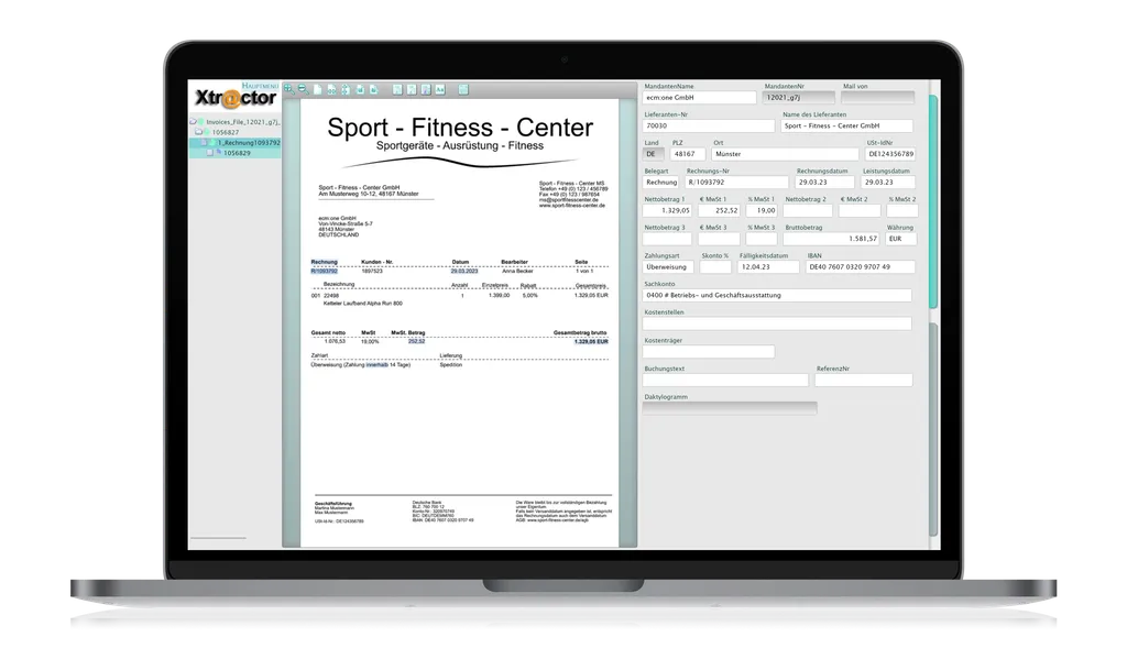 Auf einem Laptop ist eine Rechnung aus der Benutzeroberfläche einer Fitnessstudio-Software zu sehen, auf der Rechnungsdetails und Kundendaten angezeigt werden.