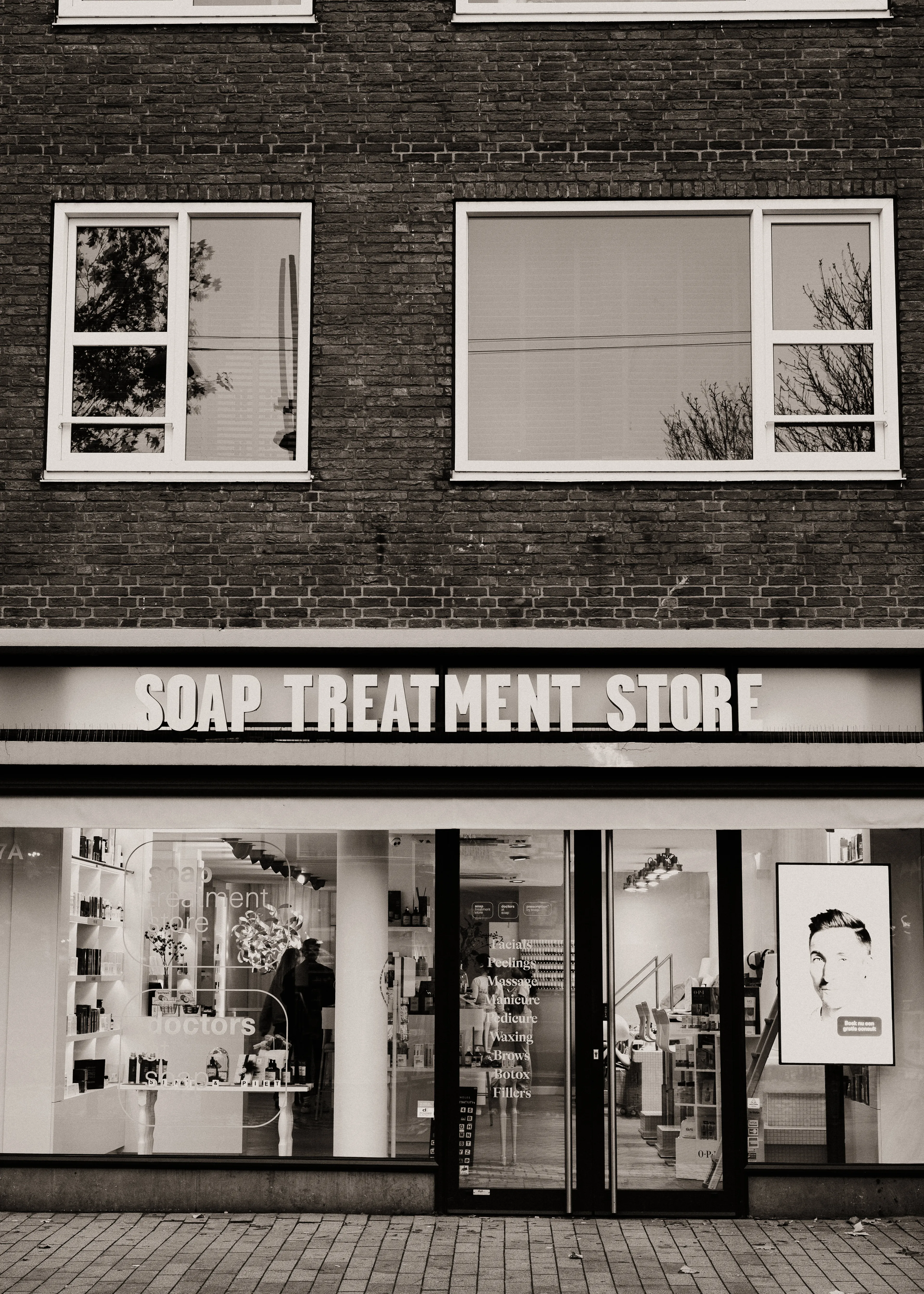 Gevel van de Soap Treatment Store aan de Meent in Rotterdam