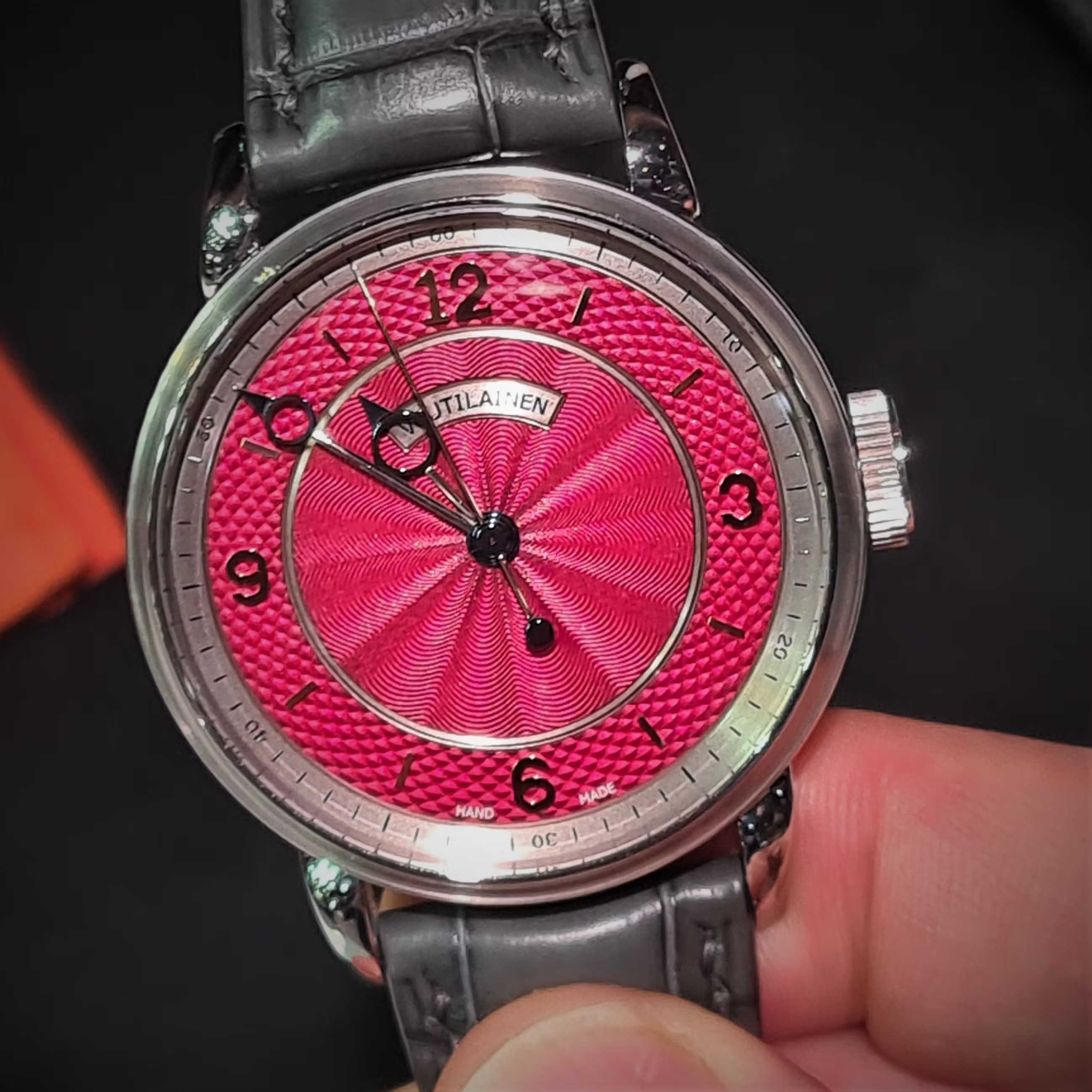 G-RAP / Swiss – What Does It Mean シールド Introducing the Victorinox Swiss Army Watch Identifier and Model
