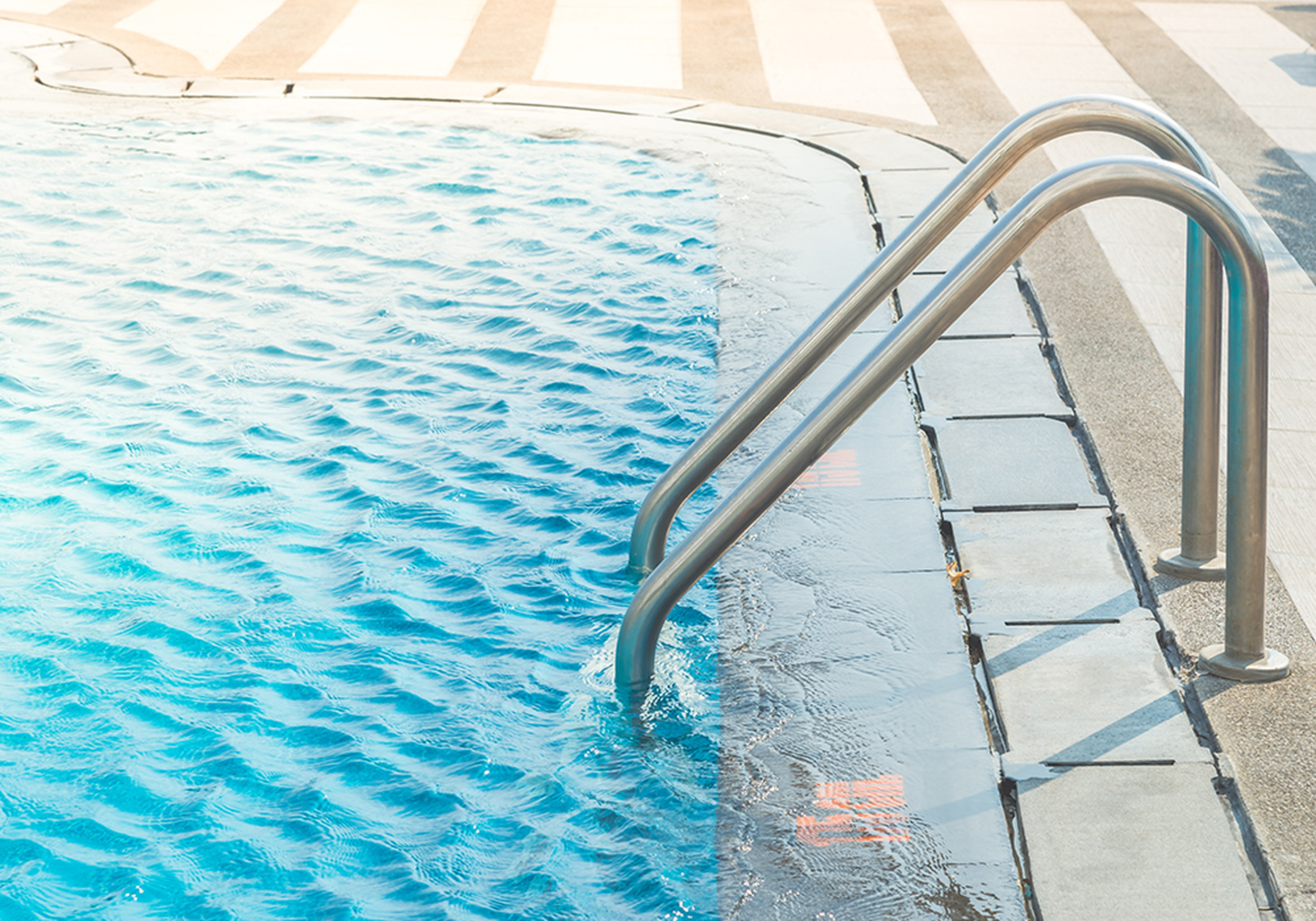 Pool mit Leiter