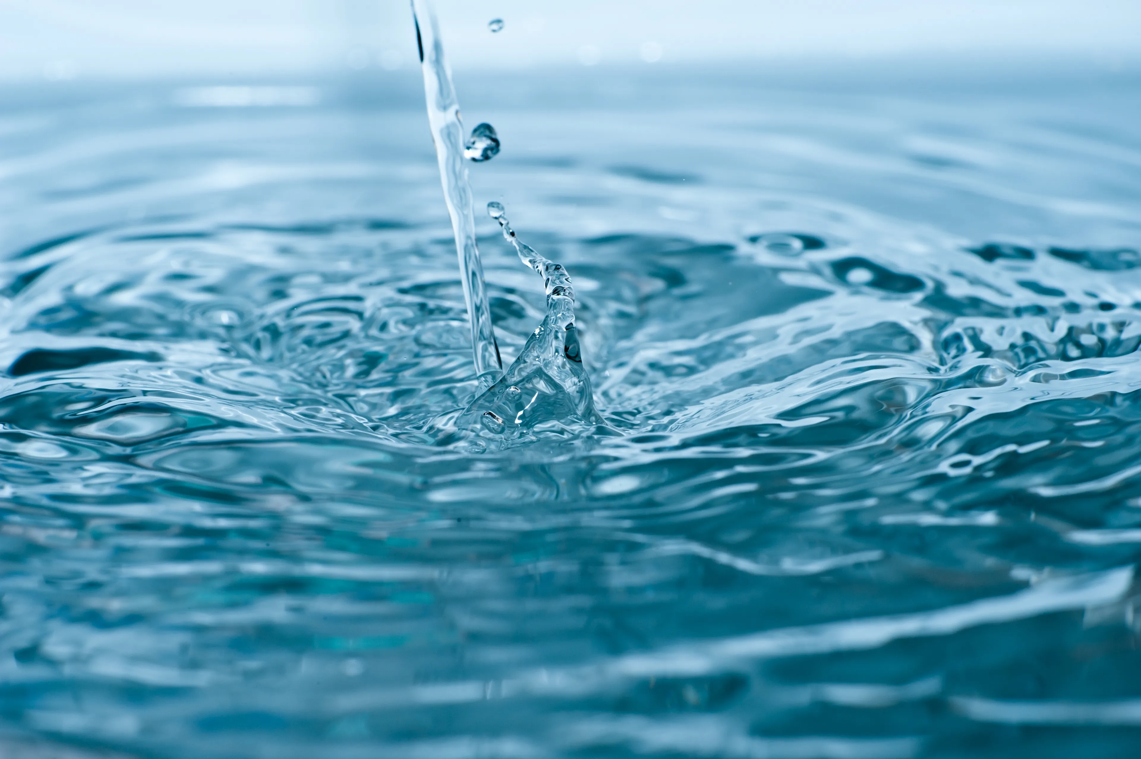 Strahl sauberes Wasser