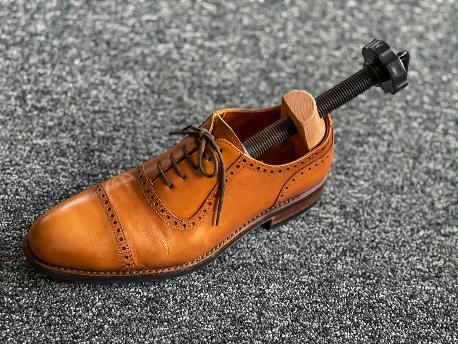 Guide on how to stretch shoes yourself - Skolyx Guide on how to stretch shoes yourself - Skolyx