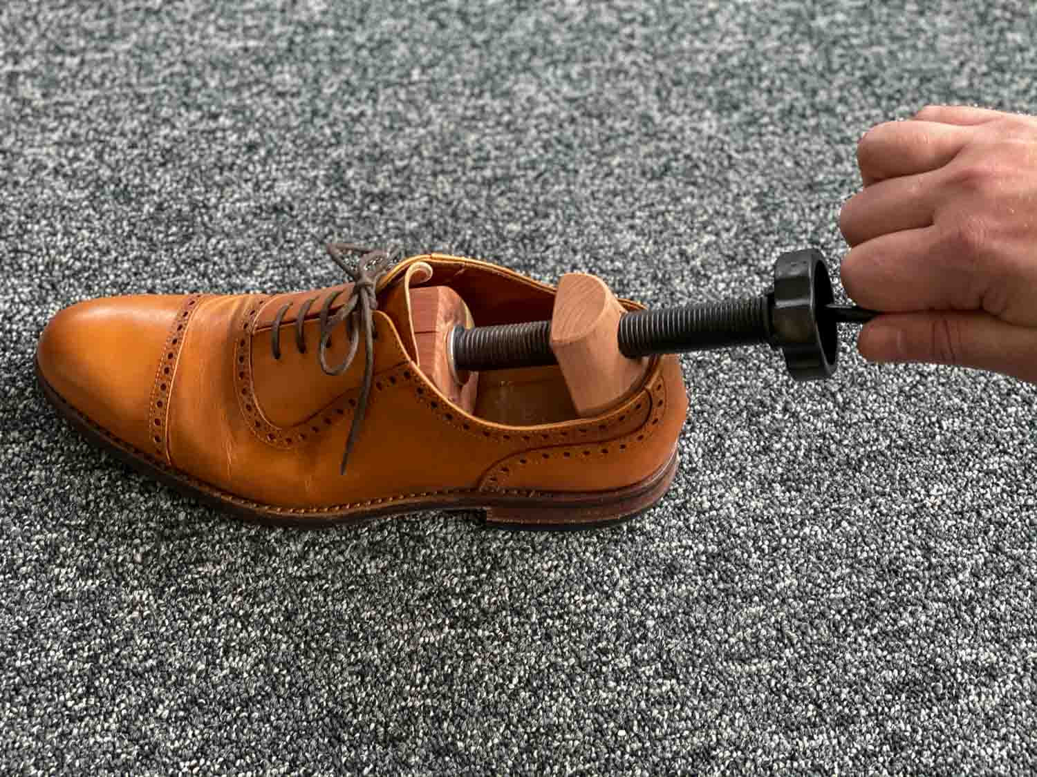 Guide on how to stretch shoes yourself - Skolyx Guide on how to stretch shoes yourself - Skolyx