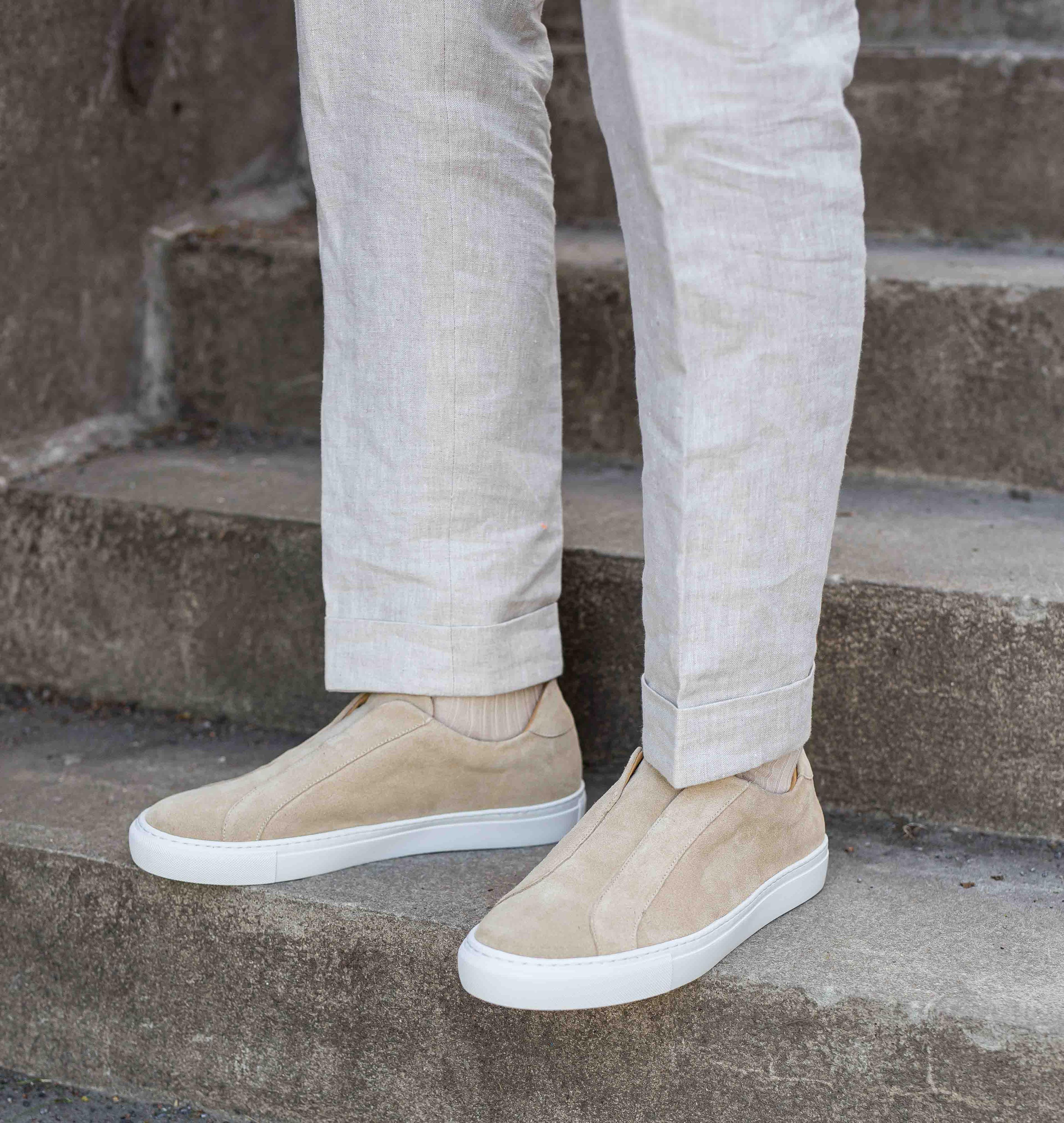 Laceless sneakers