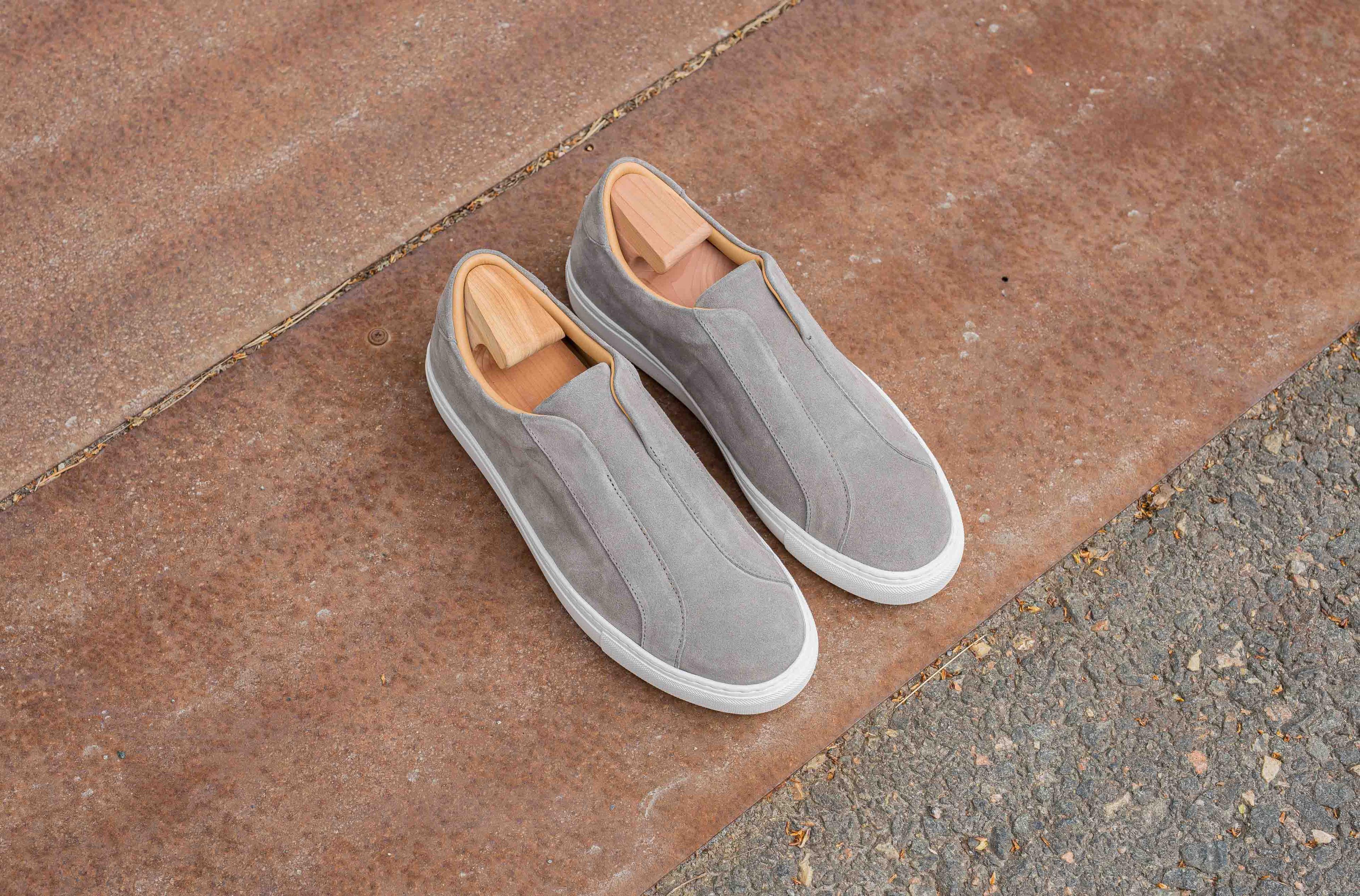 Laceless sneakers