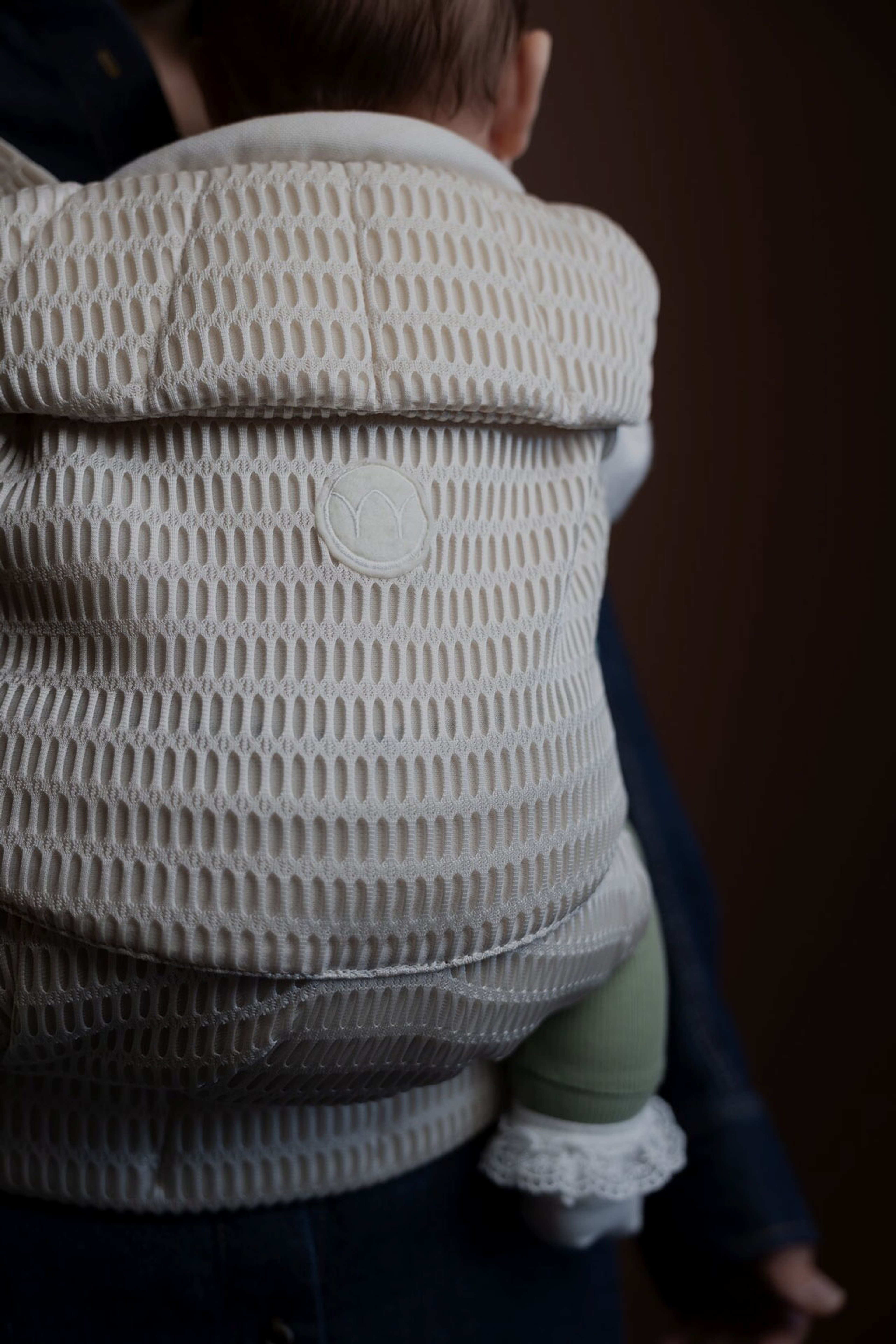 Breathable baby carrier designed for comfort and airflow from Najell