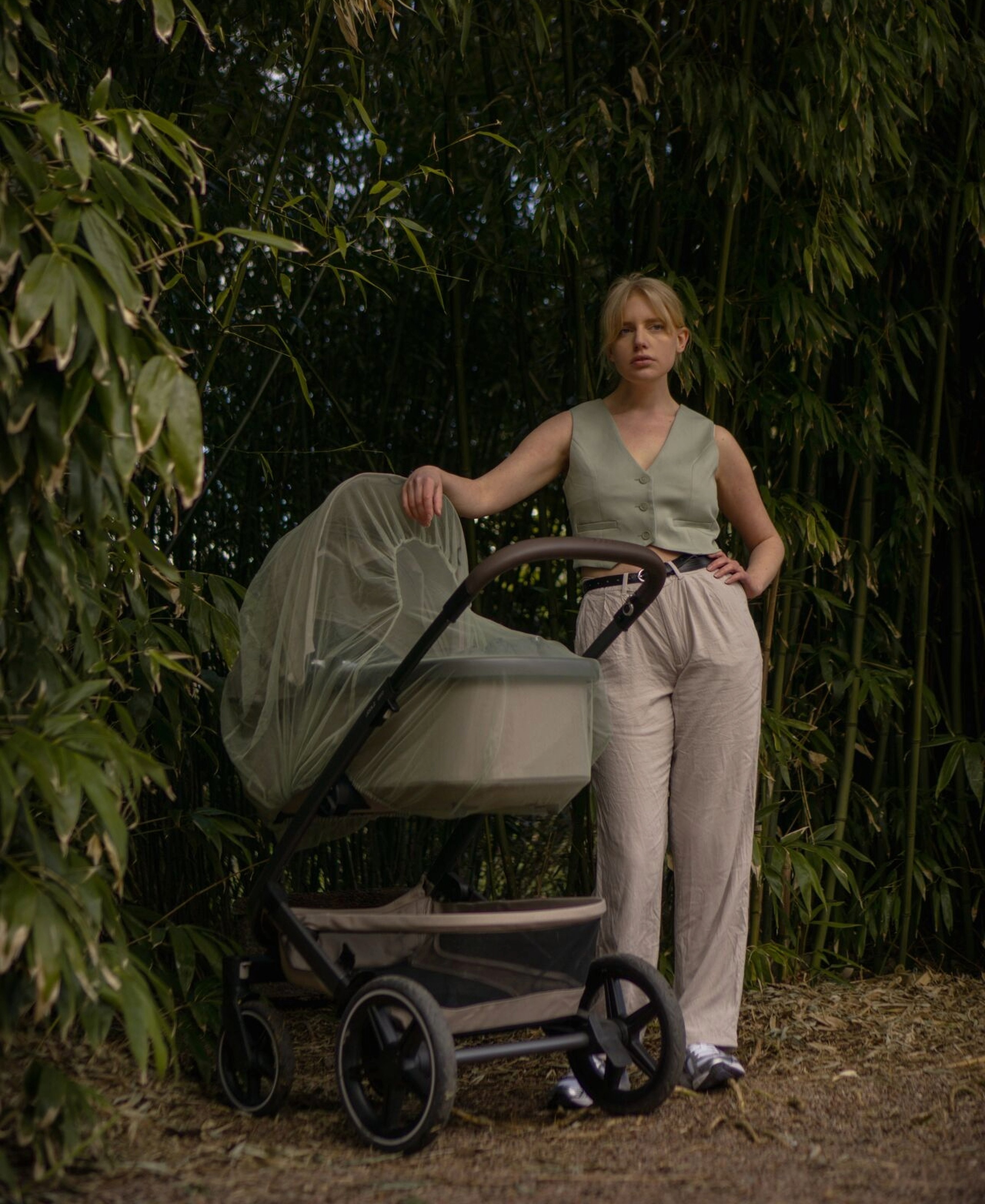 Kinderwagen mit atmungsaktivem Moskitonetz für sichere Spaziergänge im Freien