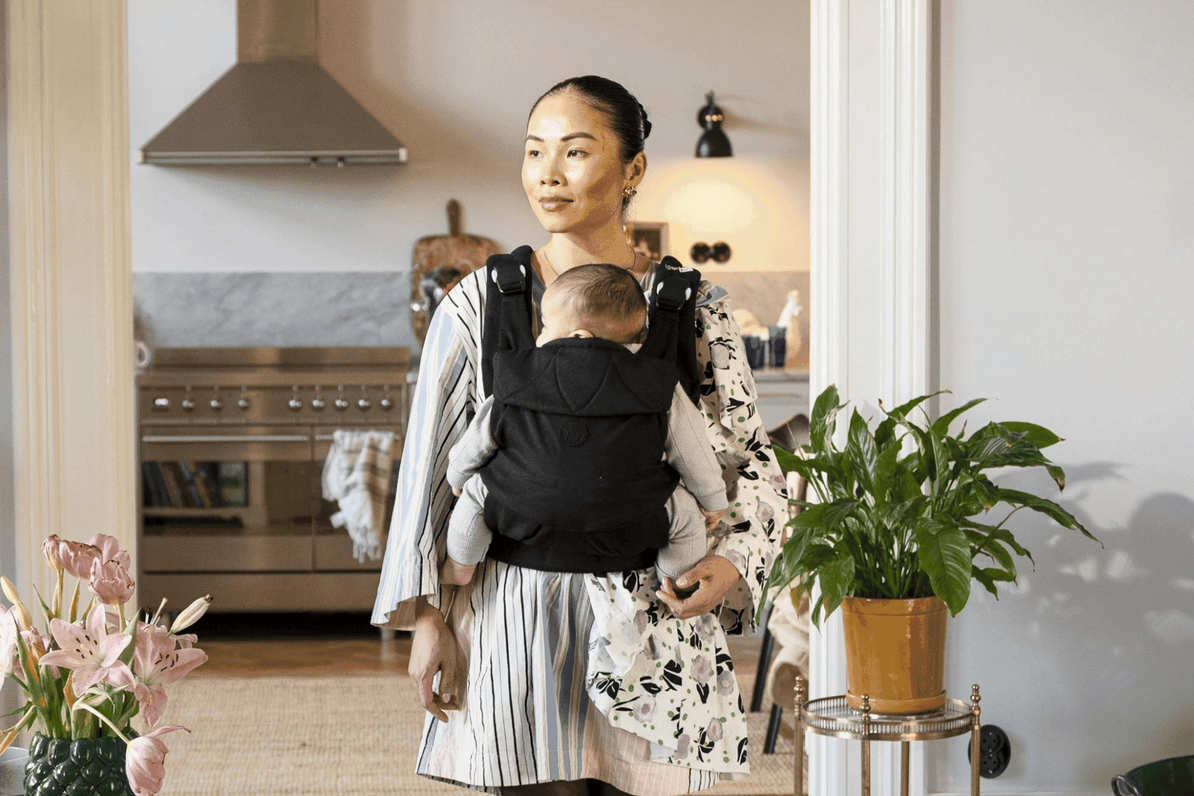 What is the difference between the Easy vol. 2 and the Rise baby carrier?