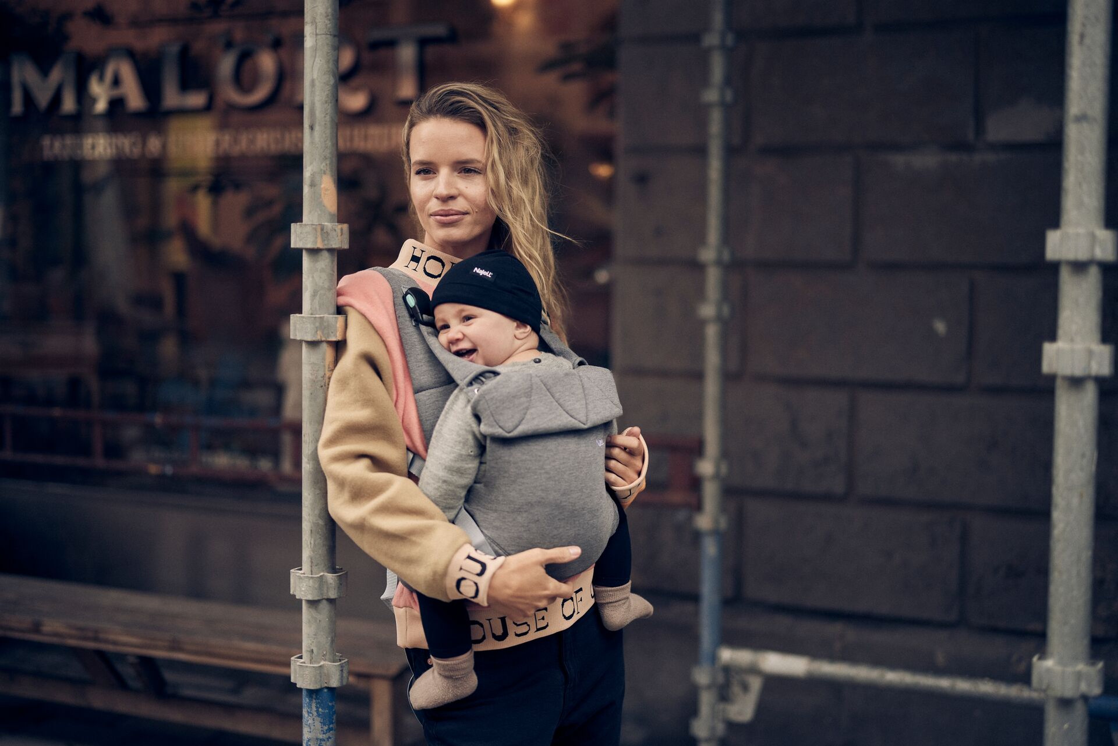 Breathable baby carrier designed for comfort and airflow from Najell