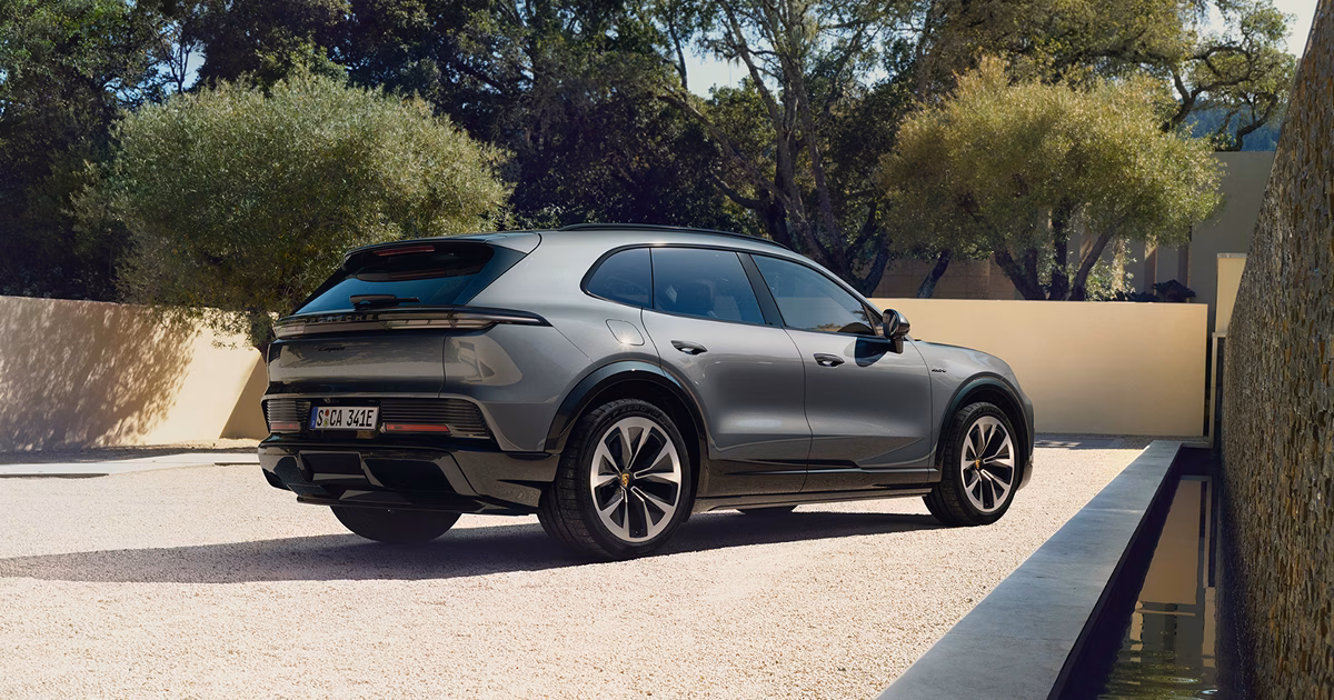 Porsche Cayenne Electric 공식 전면 이미지