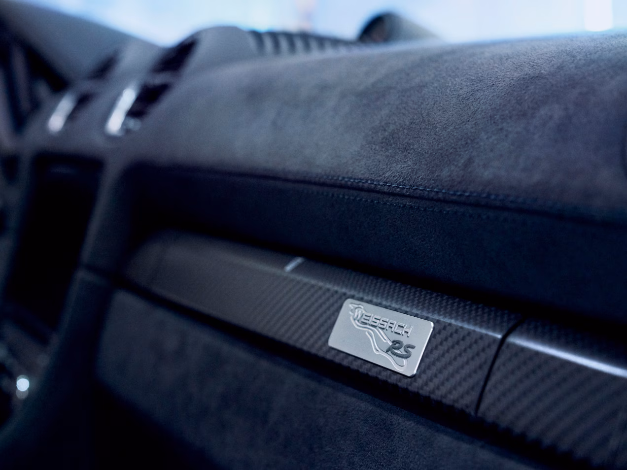 Close-up of the Weissach RS logo in the interior of the Porsche 718 Cayman GT4 RS with Weissach Package.