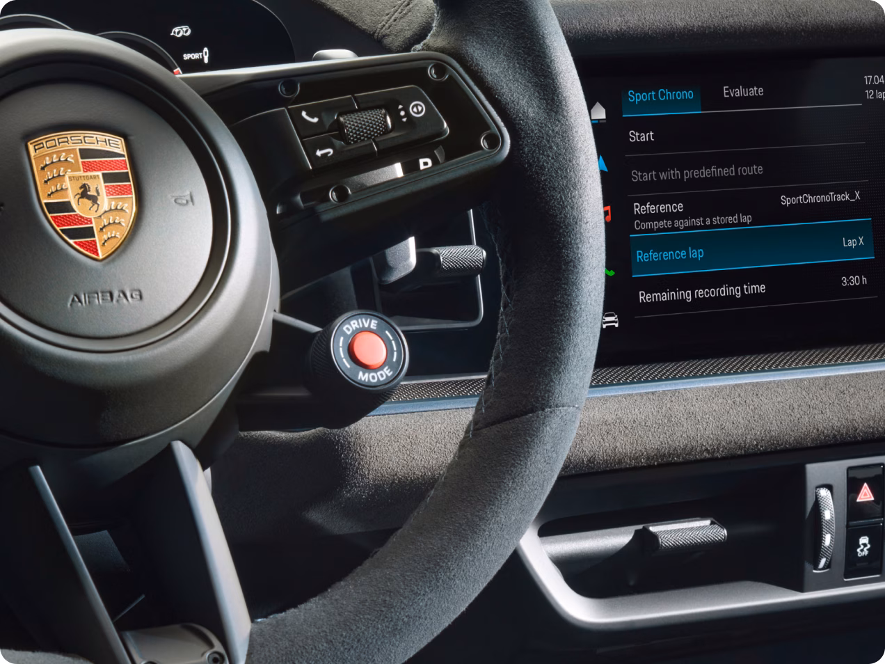Porsche Cayenne Turbo E-Hybrid Coupé with GT package interior: view of the cockpit with Sport Chrono Package.