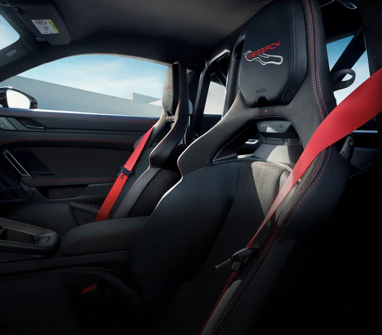 Ansicht der klappbaren Leichtbau-Sportschalensitze im Porsche 911 GT3.