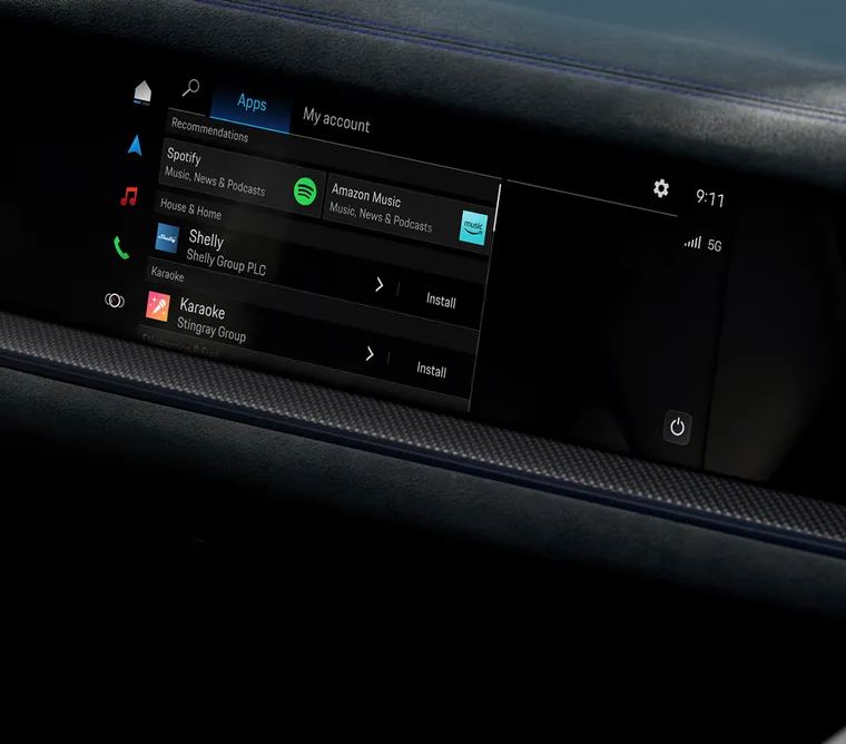 Interiör av Porsche Cayenne Turbo E-Hybrid Coupé med GT-paket: detaljerad vy av infotainmentsystemet Porsche Communication Management (PCM).