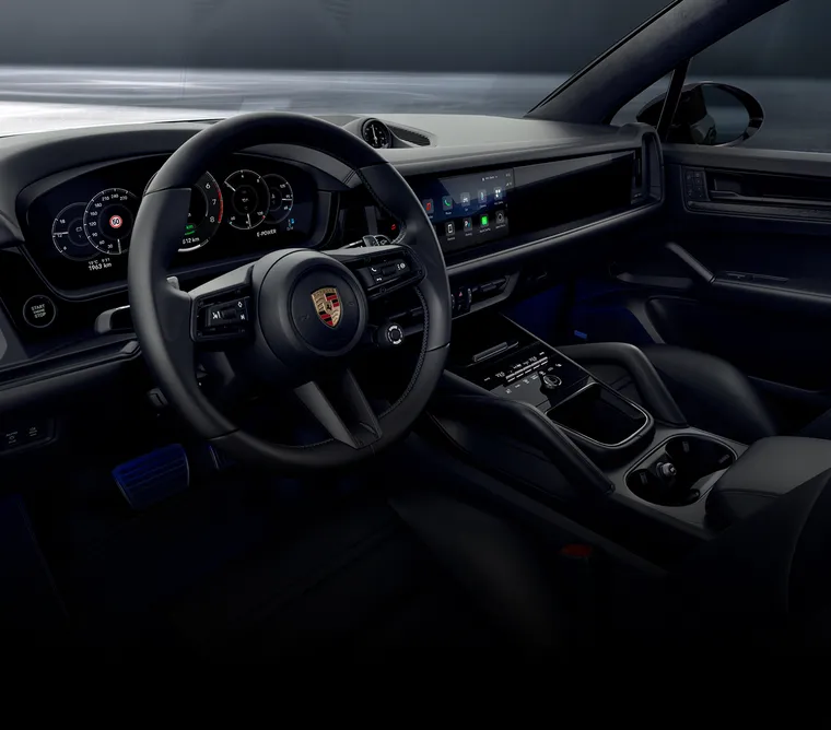 View into the cockpit of the Porsche Cayenne Black Edition.