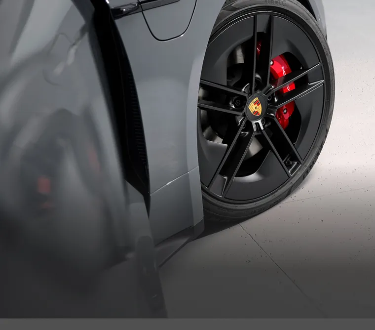 Detailed view of the 21-inch Taycan Exclusive Design wheels on the Porsche Taycan GTS Sport Turismo.