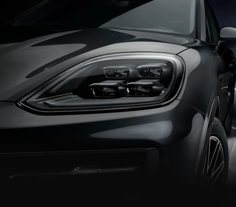 Detailed view of the high-resolution HD-Matrix LED main headlights on the Porsche Cayenne Black Edition in Chromite Black Metallic.