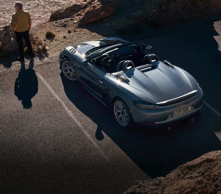 Top view of the Porsche 718 Spyder RS in Vanadium Grey Metallic with Weissach package from the rear.