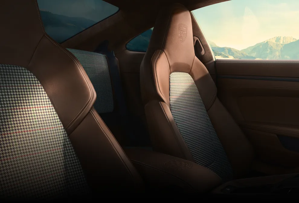 View into the cockpit of the Porsche 911 GT3 90 F. A. with a focus on the seats with their five-colour Pepita pattern.
