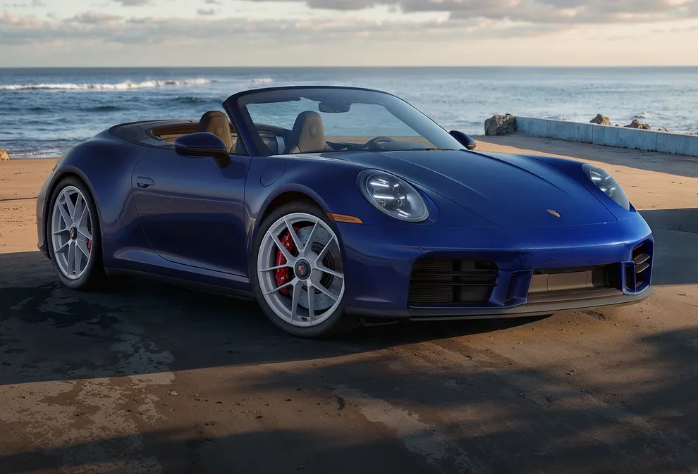Front and side views of the Porsche 911 Carrera S Cabriolet with MT-Package in gentian blue.
