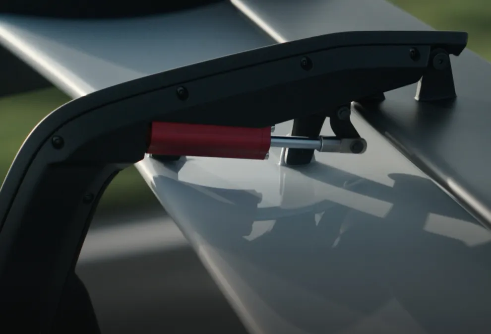 Video showing the effect of Porsche Active Aerodynamics with the Porsche 911 GT3 RS.