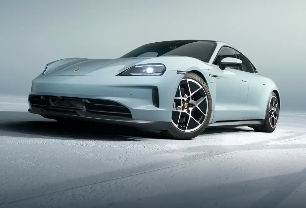 Porsche Taycan 4. Blick auf die Front.