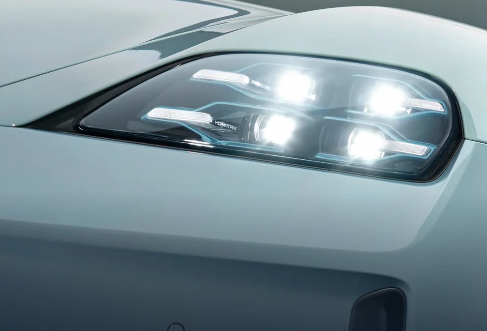 Porsche Taycan 4. Detailansicht des HD-Matrix LED-Hauptscheinwerfers.