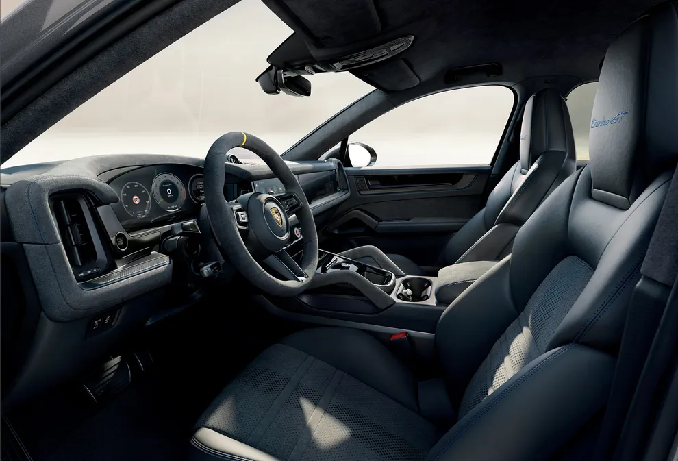 Porsche Cayenne Turbo GT interior: view of the dashboard in the cockpit.
