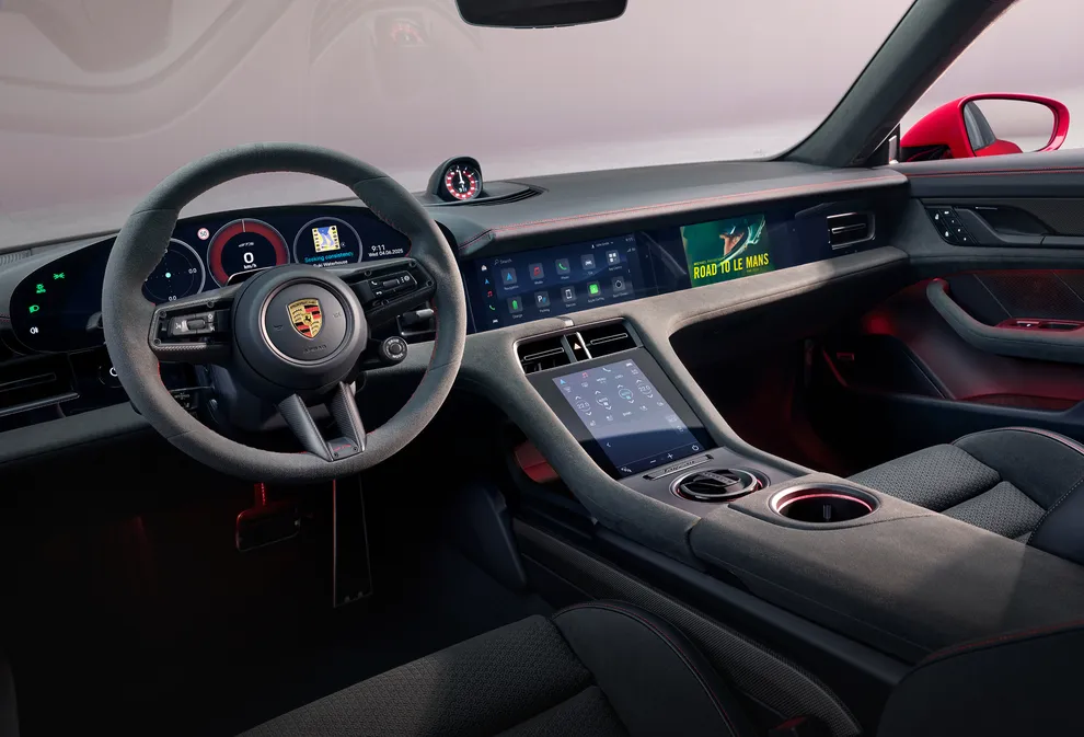 View into the cockpit of the Porsche Taycan GTS focusing on the steering wheel.