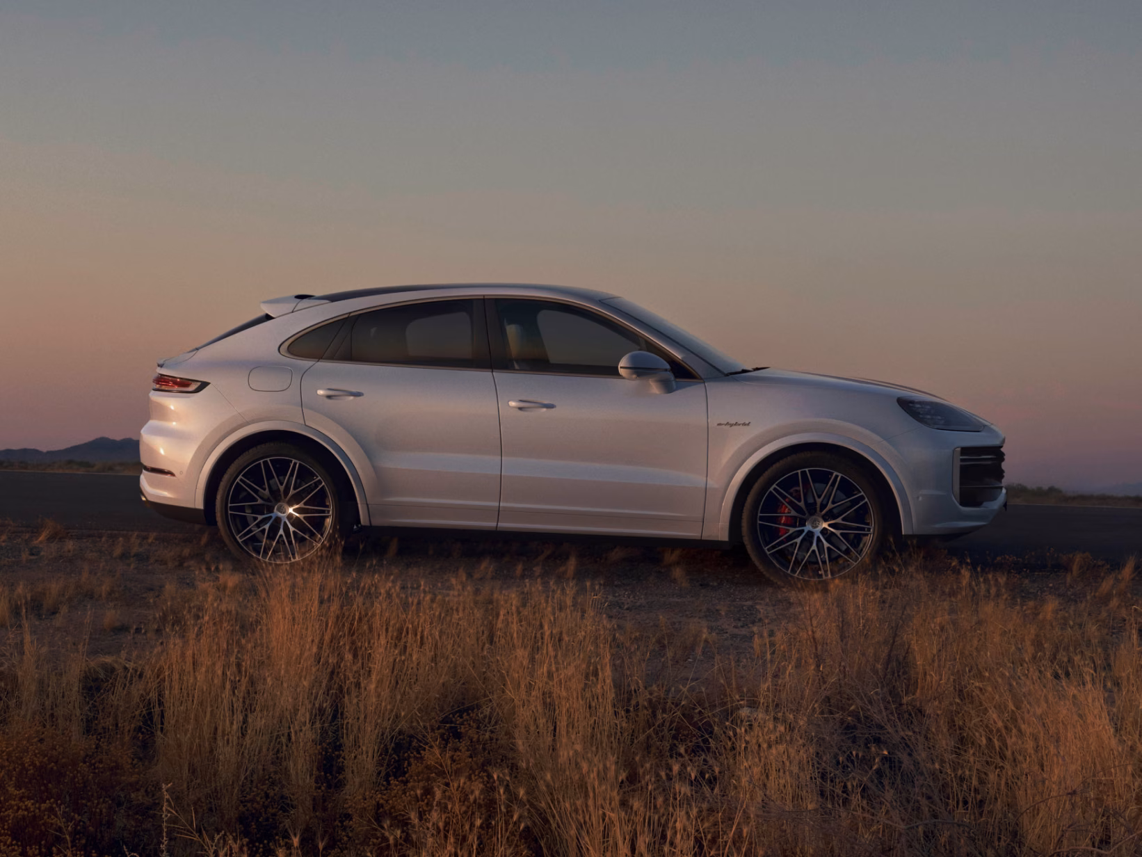 Porsche Cayenne Turbo E-Hybrid Coupé en Blanc Carrara métallisé.