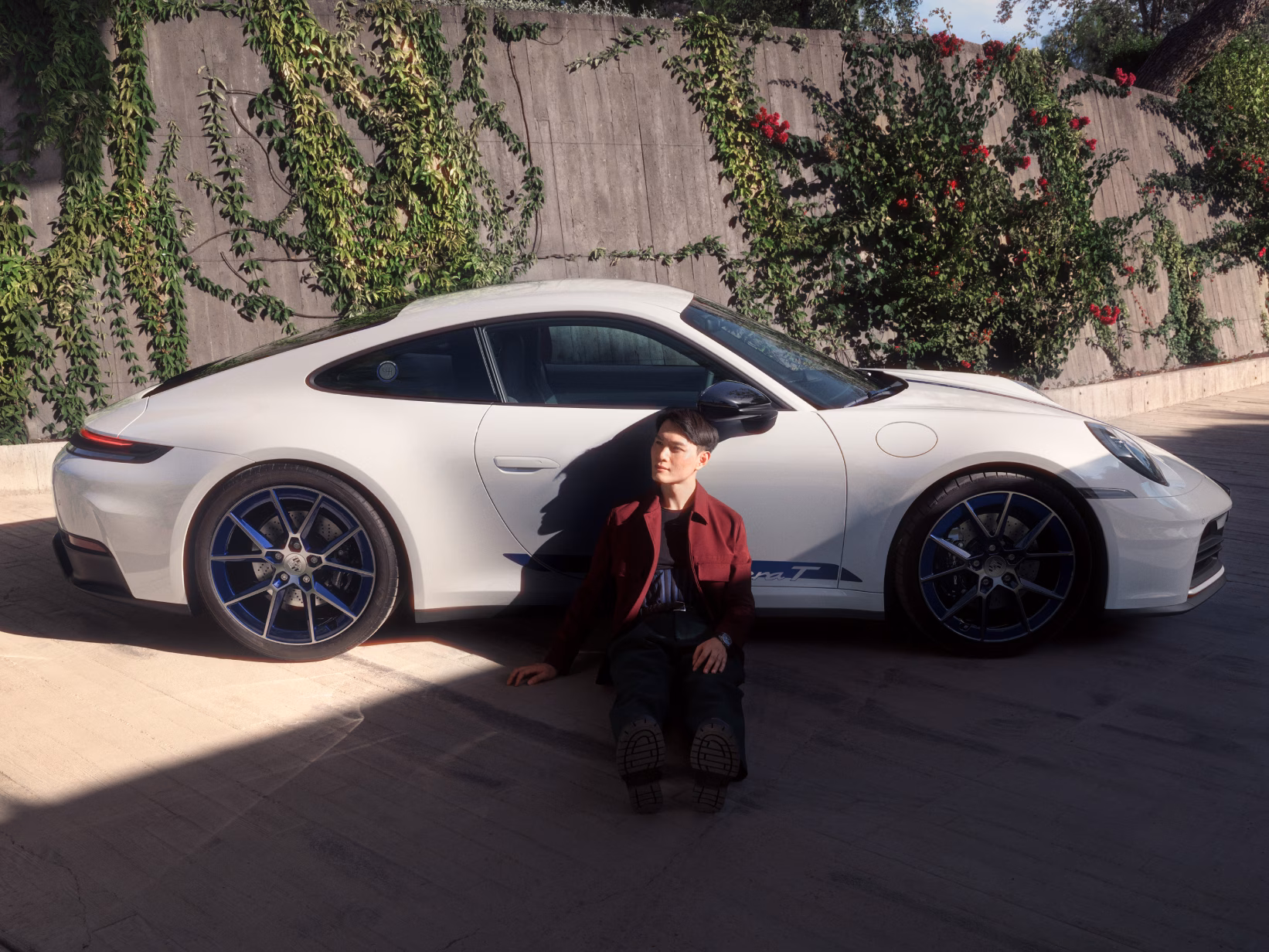 Porsche 911 Carrera T in White. Side view.