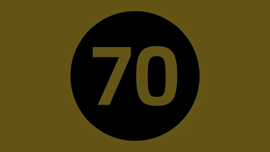 El número 70 en color Oro rodeado por un círculo en color Negro sobre un fondo en color Oro.